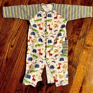 Kissy kissy EUC 12-18 months snap onesie